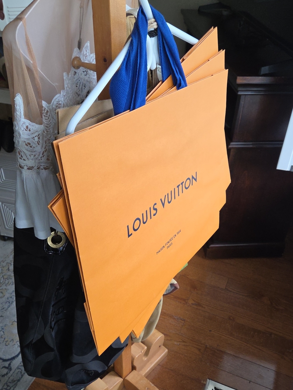 Louis Vuitton paper shopping bags, 3 Available